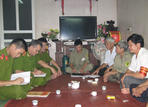 Công an phường Phương Lâm thường xuyên bám, nắm địa bàn,  kịp thời giải quyết các vấn đề phát sinh về ANTT tại cơ sở.